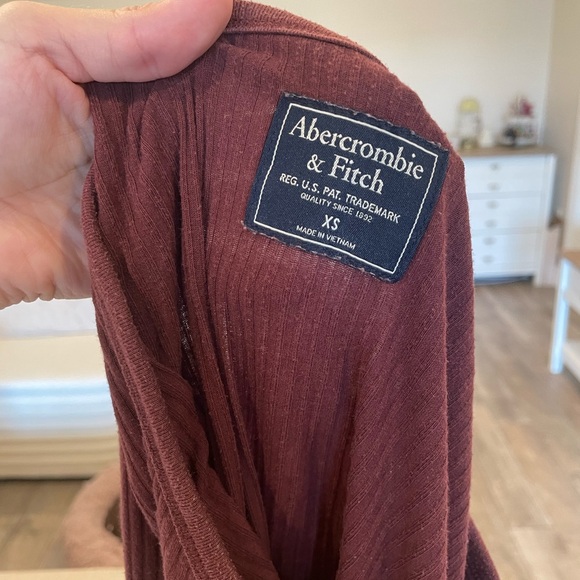 Abercrombie & Fitch Burgundy Henley - Picture 2 of 3